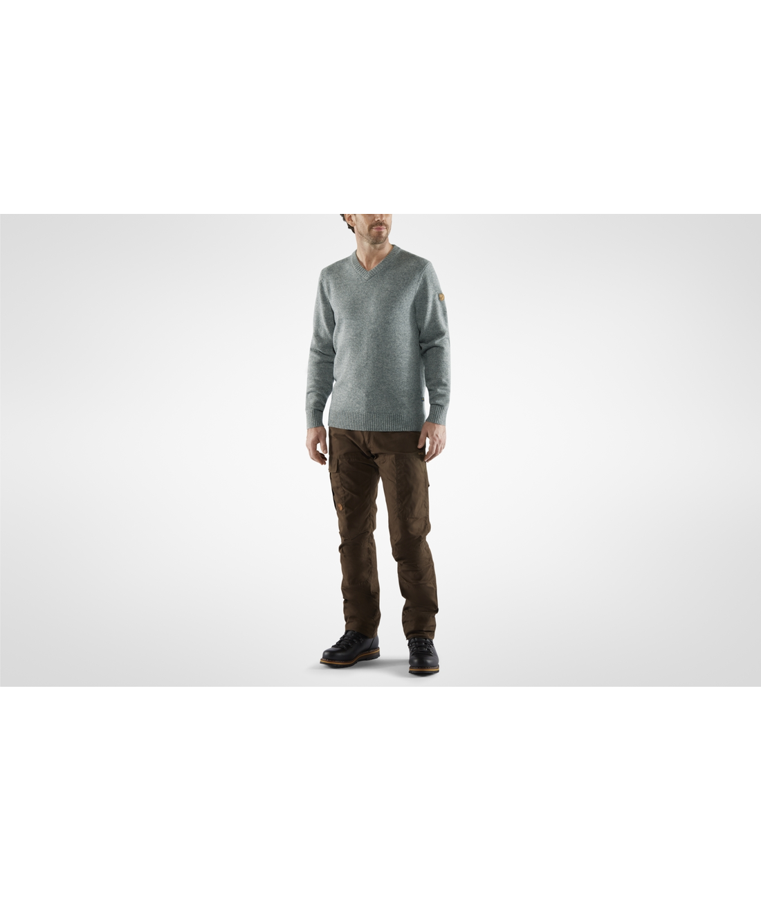 vik V-neck Sweater M
